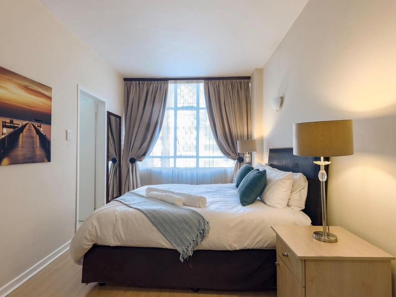 Modern Furnished Studio Apartment to Rent in Illovo – Prime Location & Secure Living - Photo 6