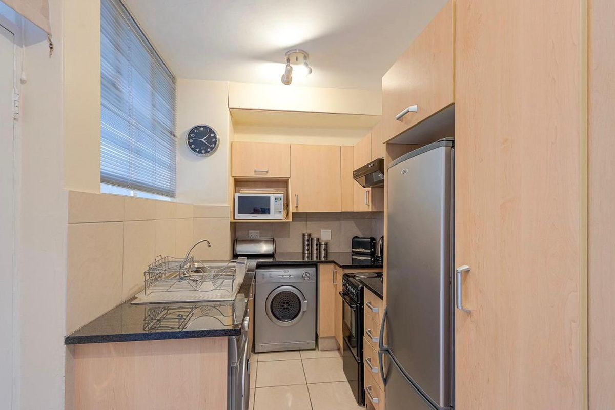 Modern Furnished Studio Apartment to Rent in Illovo – Prime Location & Secure Living - Photo 4