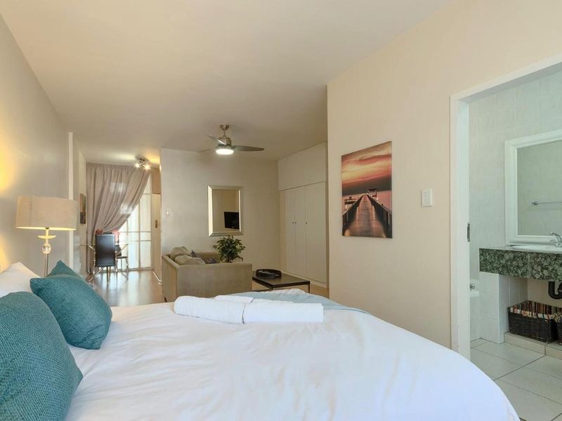Modern Furnished Studio Apartment to Rent in Illovo – Prime Location & Secure Living - Photo 3