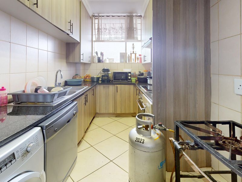 2 Bedroom Apartment for Sale in Denlee – Pool, Secure Complex & Great Location - Photo 8