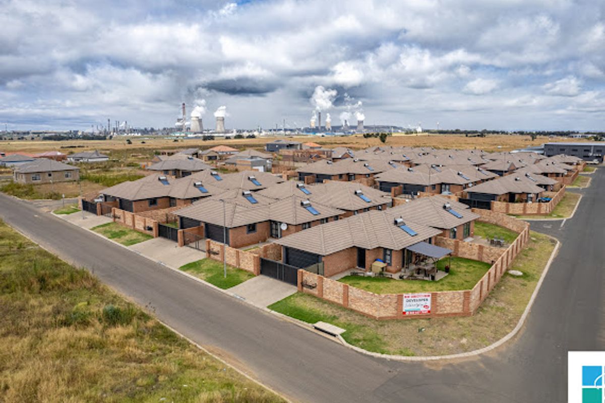 Modern beautiful home for sale in Silkaatzkop - Photo 2