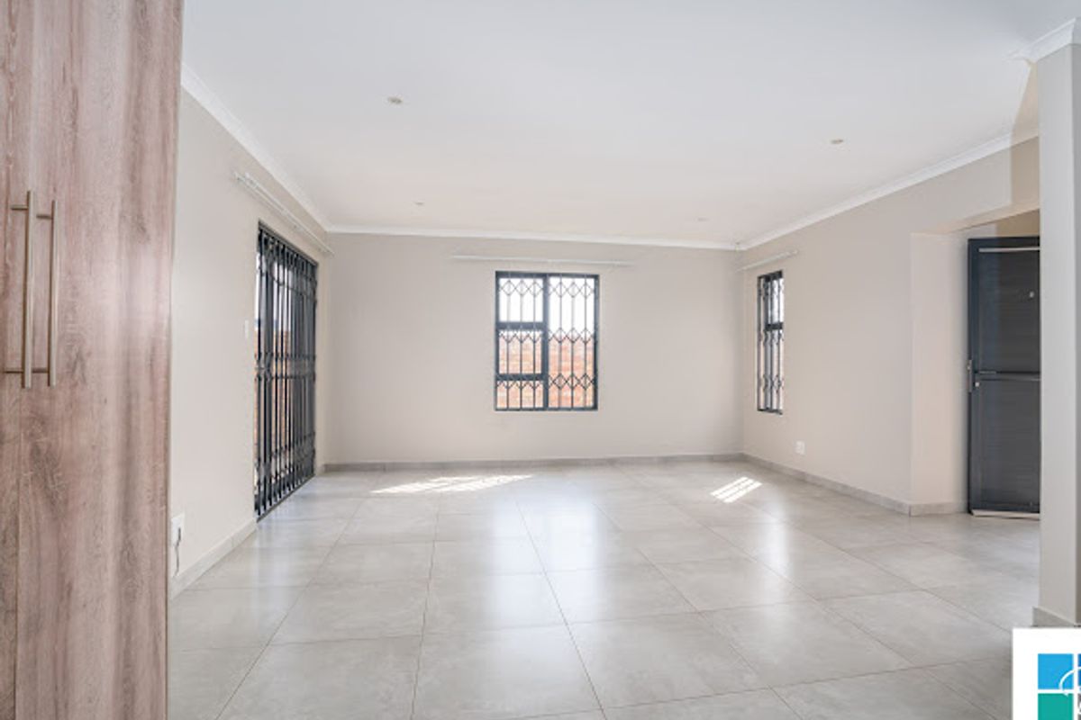 Modern beautiful home for sale in Silkaatzkop - Photo 5