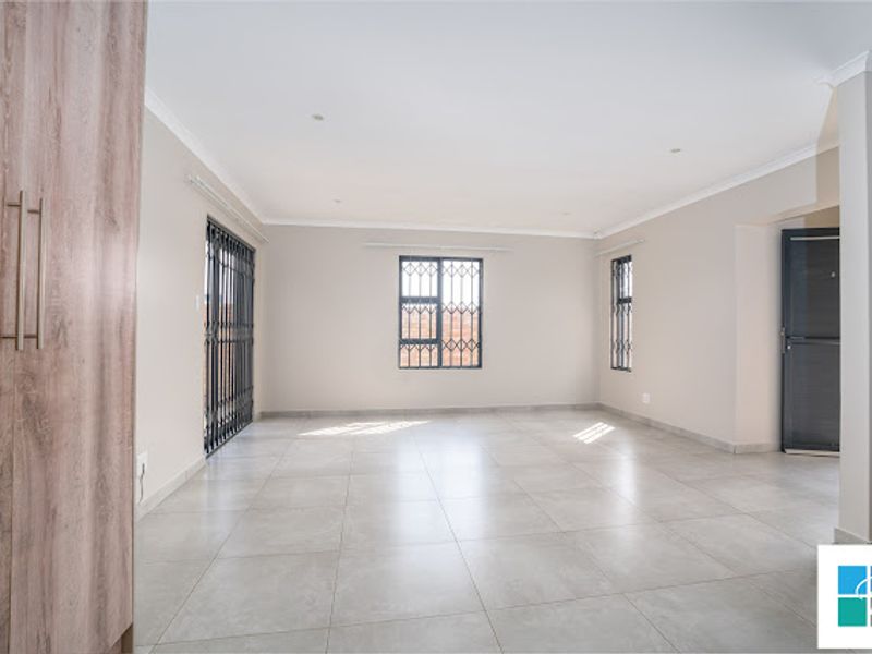 Modern beautiful home for sale in Silkaatzkop - Photo 5