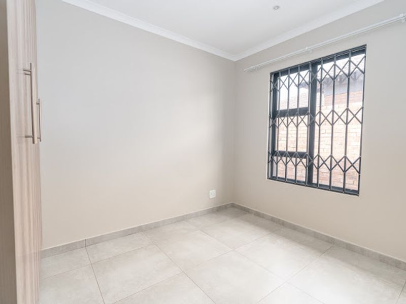 Modern beautiful home for sale in Silkaatzkop - Photo 10