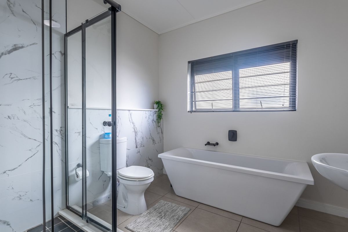 Stylish Ground-Floor Apartment in Fynbos Lifestyle Estate - Photo 4