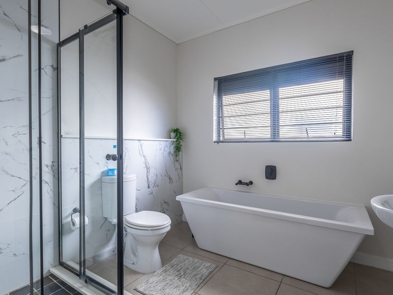 Stylish Ground-Floor Apartment in Fynbos Lifestyle Estate - Photo 4