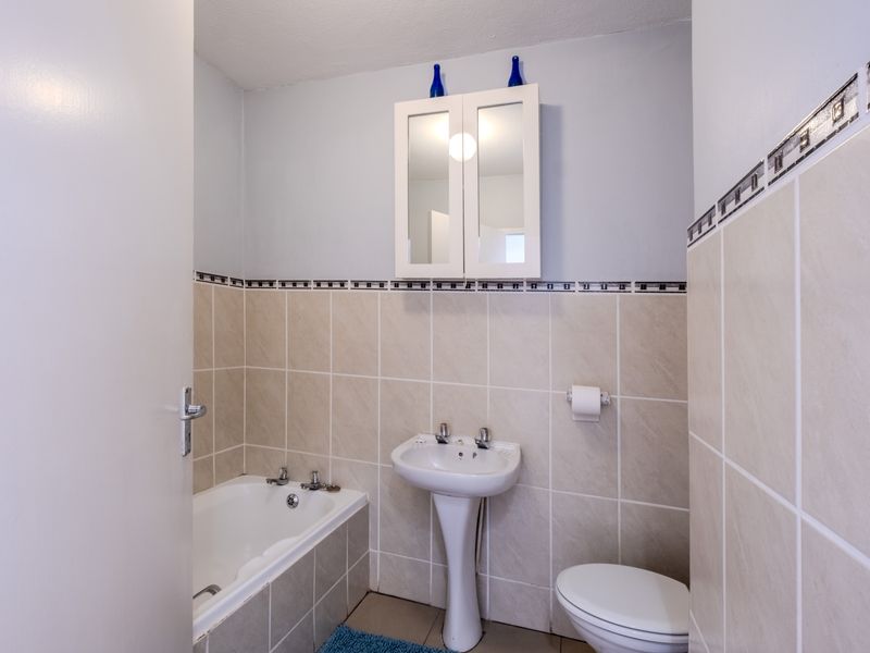 Fully Furnished 2 Bedroom Apartment with seaviews - Photo 10