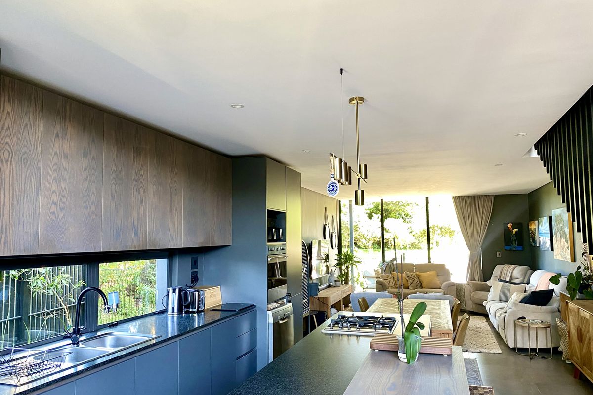 Sleek, Modern and Spacious Coastal Forest Estate Pet Friendly Townhouse - Photo 4