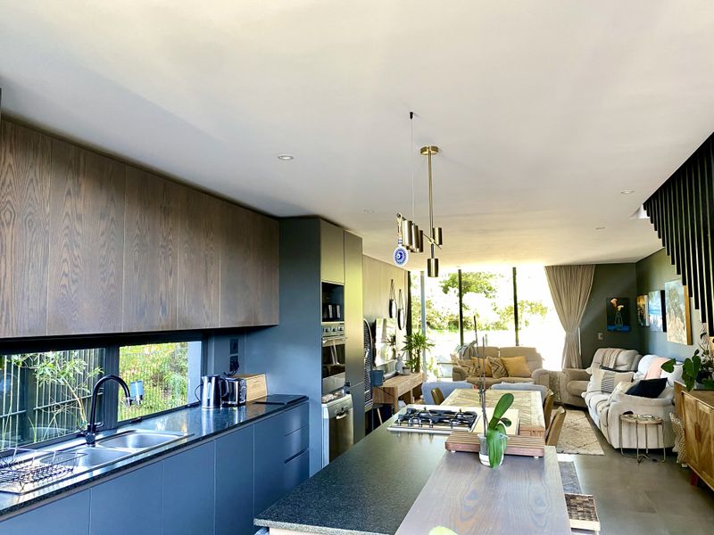 Sleek, Modern and Spacious Coastal Forest Estate Pet Friendly Townhouse - Photo 4