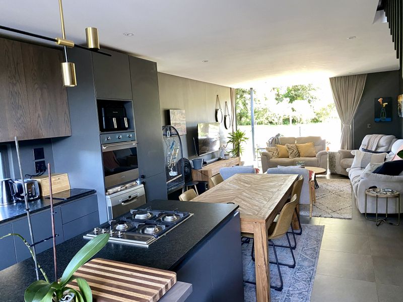 Sleek, Modern and Spacious Coastal Forest Estate Pet Friendly Townhouse - Photo 7