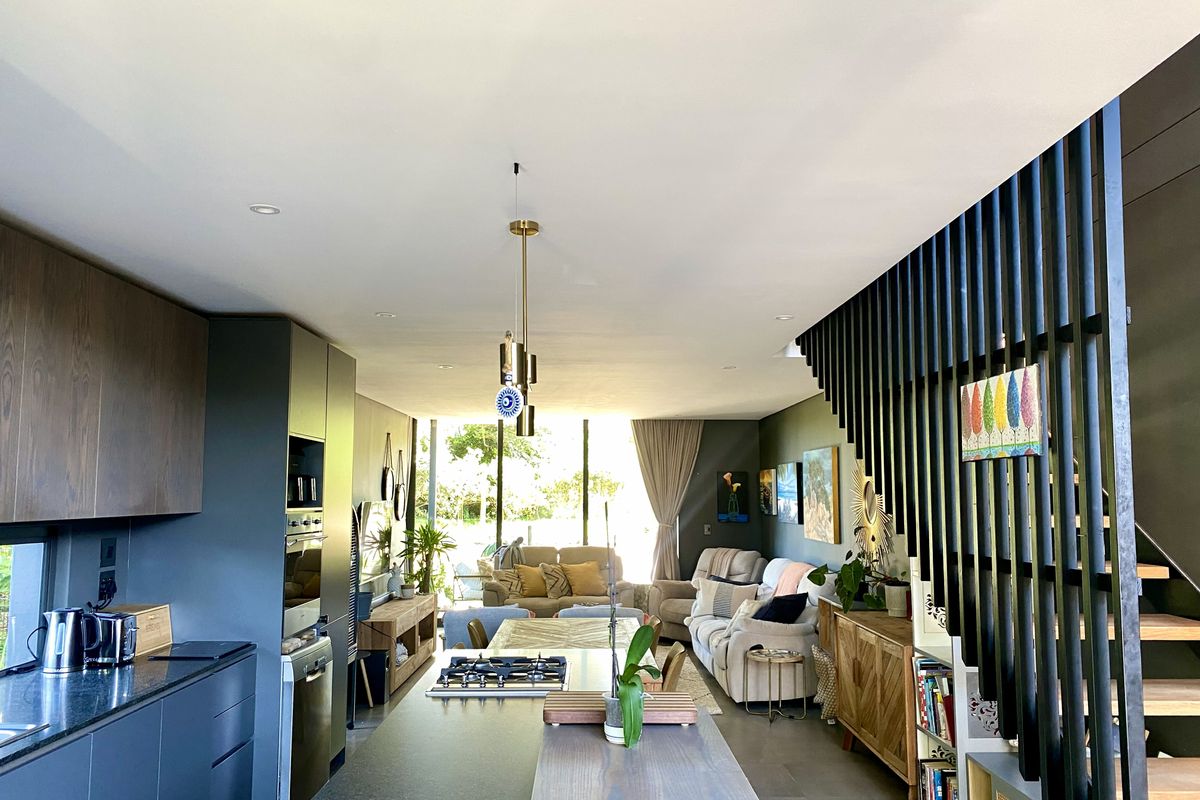 Sleek, Modern and Spacious Coastal Forest Estate Pet Friendly Townhouse - Photo 3