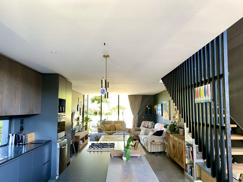 Sleek, Modern and Spacious Coastal Forest Estate Pet Friendly Townhouse - Photo 3