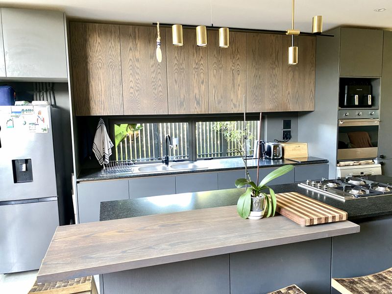 Sleek, Modern and Spacious Coastal Forest Estate Pet Friendly Townhouse - Photo 5