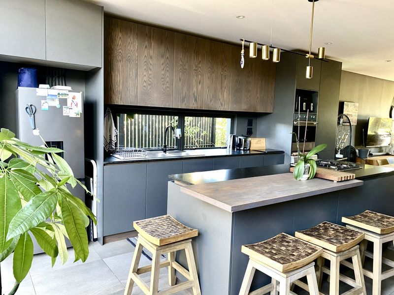 Sleek, Modern and Spacious Coastal Forest Estate Pet Friendly Townhouse - Photo 2