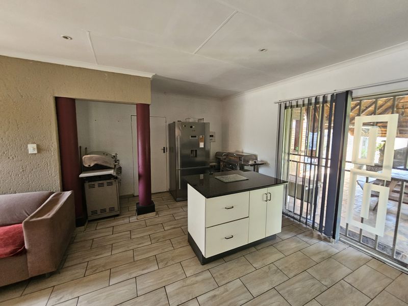 Dual-Living Opportunity in Dalpark – 3-Bedroom Home, Pool & 4-Room Business-Ready Flatlet - Photo 4