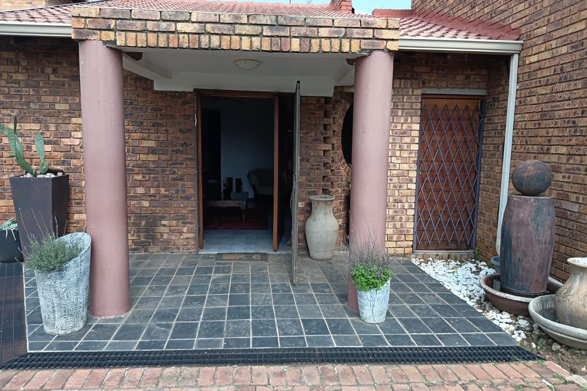 Dual-Living Opportunity in Dalpark – 3-Bedroom Home, Pool & 4-Room Business-Ready Flatlet - Photo 2