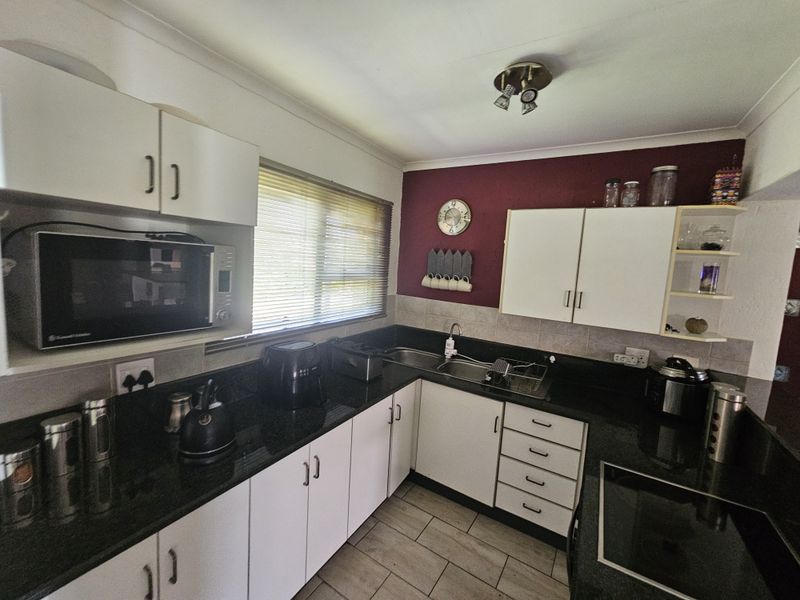 Dual-Living Opportunity in Dalpark – 3-Bedroom Home, Pool & 4-Room Business-Ready Flatlet - Photo 3