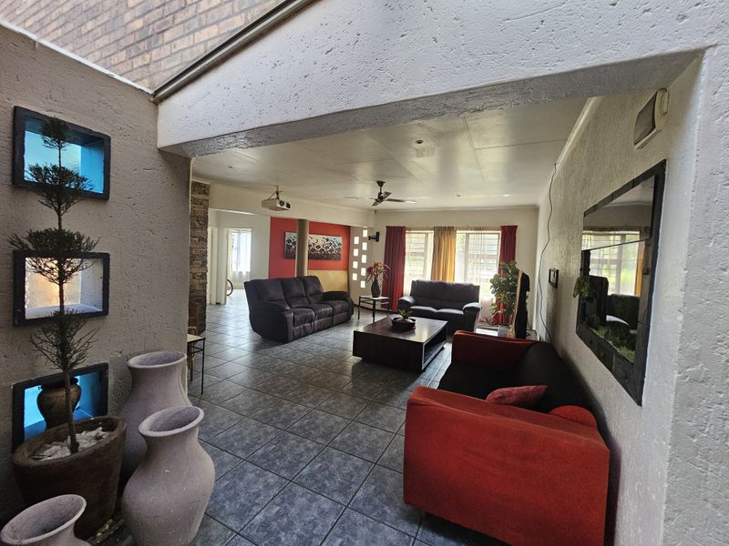 Dual-Living Opportunity in Dalpark – 3-Bedroom Home, Pool & 4-Room Business-Ready Flatlet - Photo 9