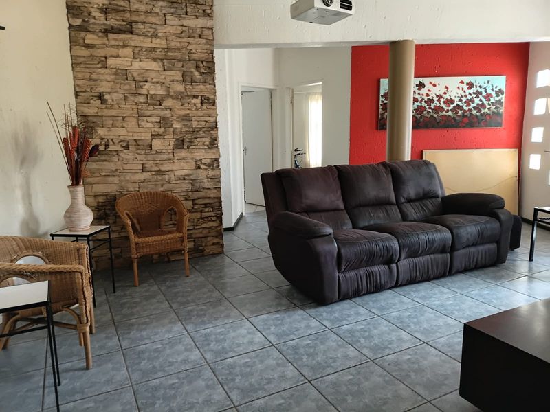 Dual-Living Opportunity in Dalpark – 3-Bedroom Home, Pool & 4-Room Business-Ready Flatlet - Photo 8