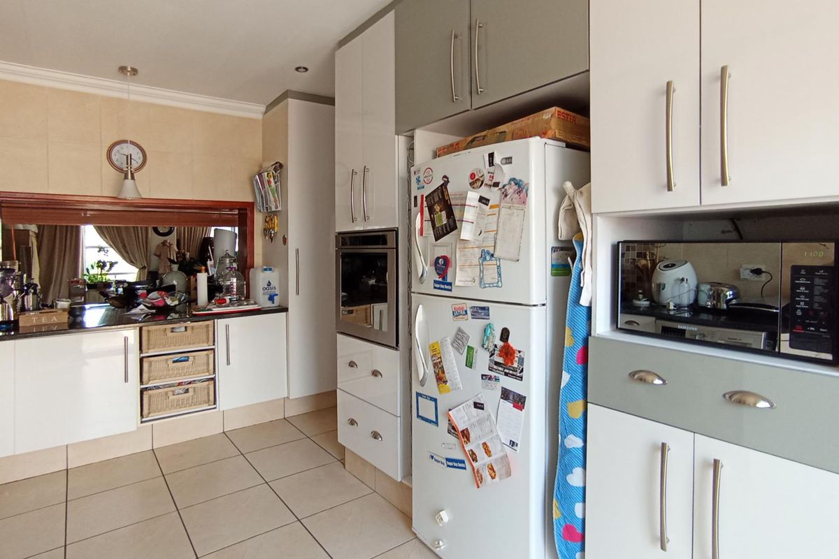 Spacious 2-Bedroom Apartment for Sale – Bank Assisted Sale | Excellent Value per m2 - Photo 3