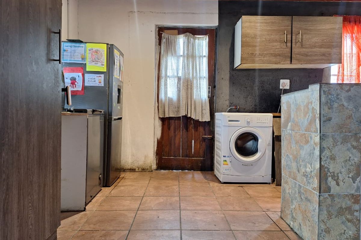 Spacious 3-Bedroom Home with Expansion Potential in Tafelsig - Photo 4