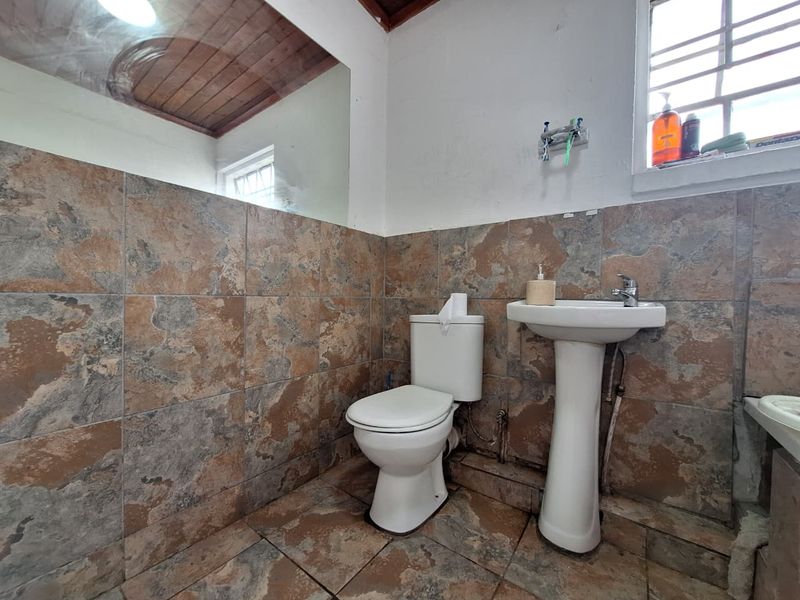 Spacious 3-Bedroom Home with Expansion Potential in Tafelsig - Photo 6