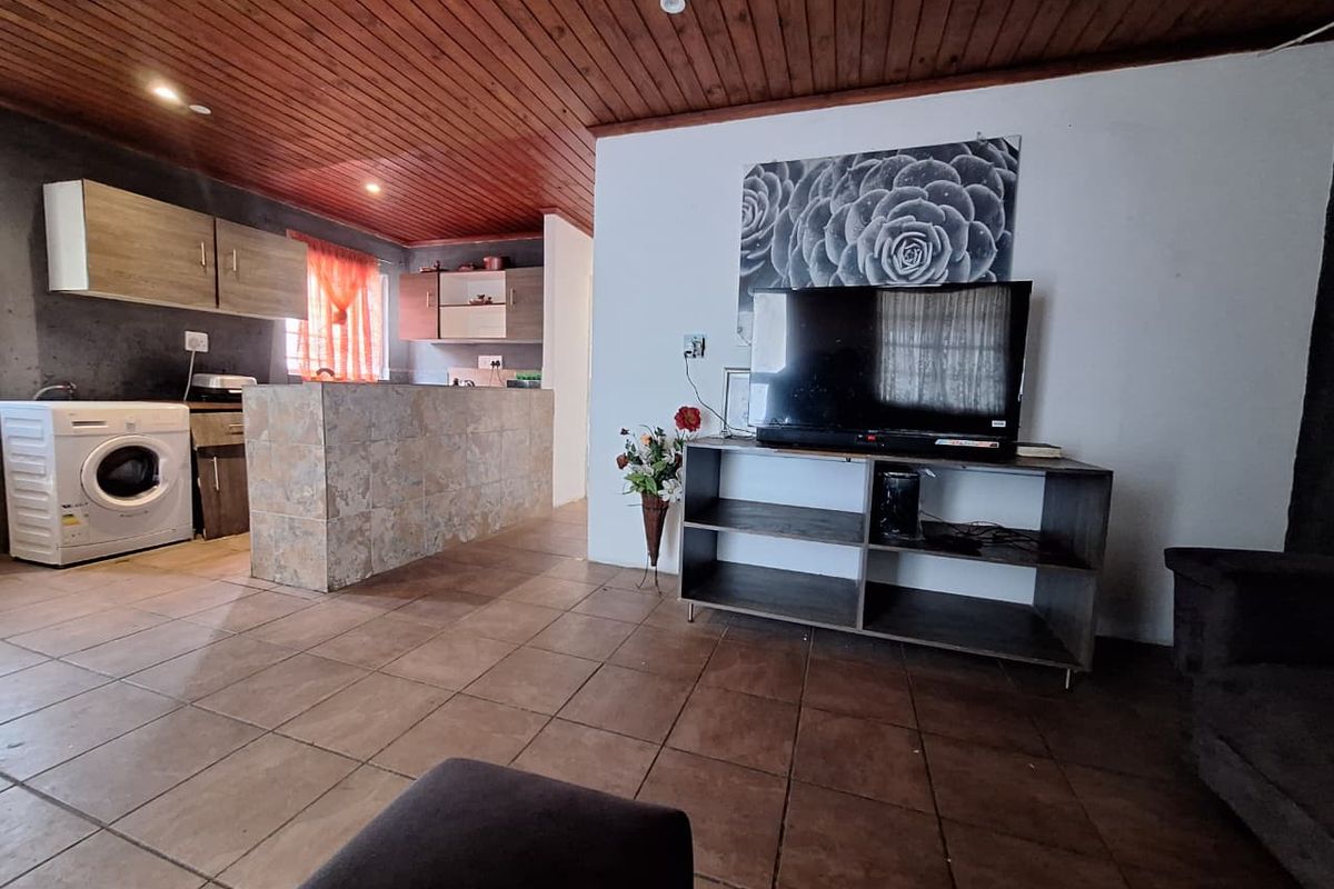 Spacious 3-Bedroom Home with Expansion Potential in Tafelsig - Photo 2
