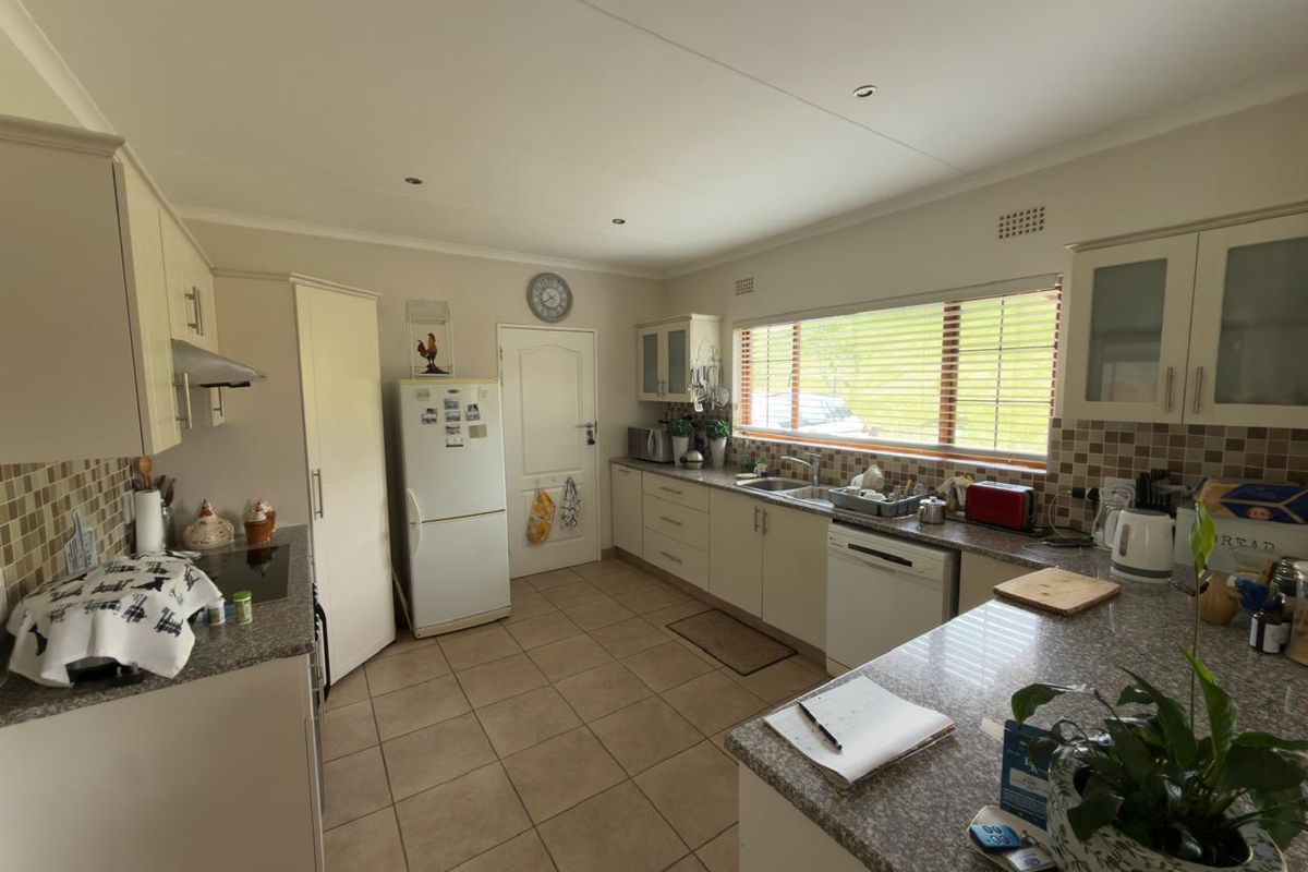 Sole Mandate - Stunning Amber RIdge Property - Photo 3