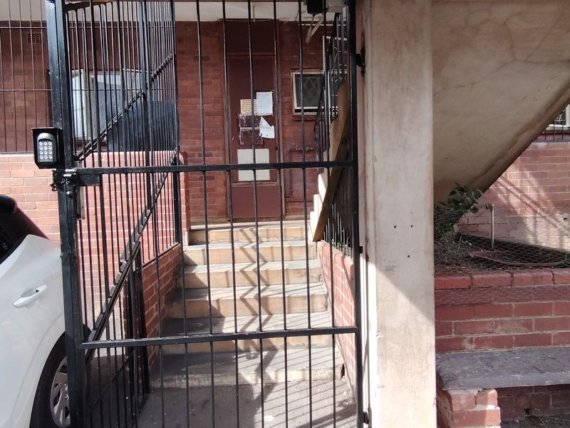 2 Bedroom Flat to Let in Scottsville - Photo 4