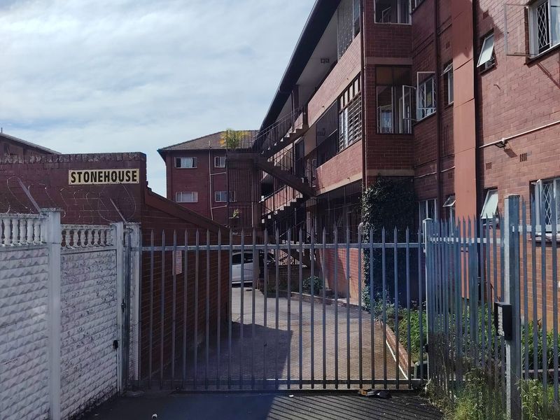 2 Bedroom Flat to Let in Scottsville - Photo 3