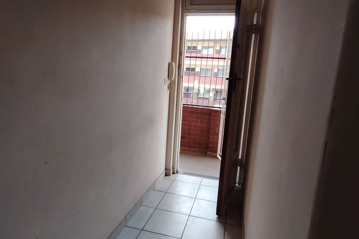 2 Bedroom Flat to Let in Scottsville - Photo 5