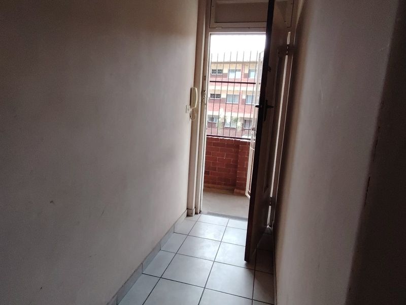 2 Bedroom Flat to Let in Scottsville - Photo 5