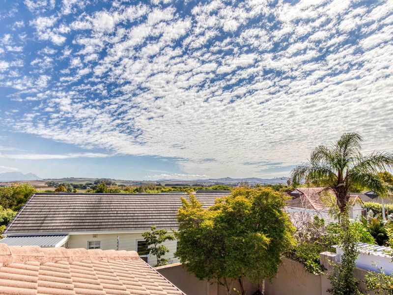 3 Bedroom Family Home with studio flat  in Vredenberg Estate, Somerset West - Photo 6