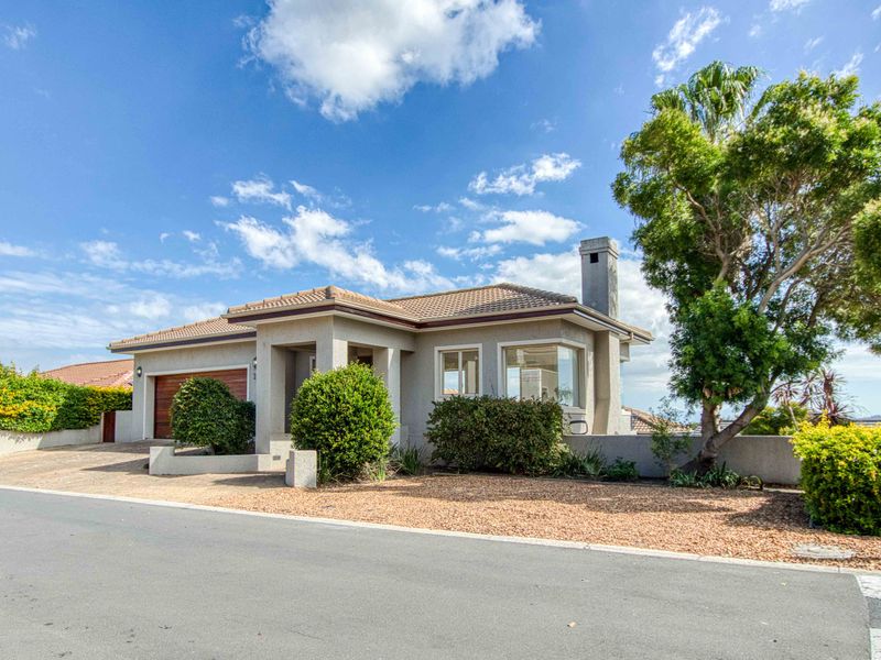 3 Bedroom Family Home with studio flat  in Vredenberg Estate, Somerset West - Photo 2