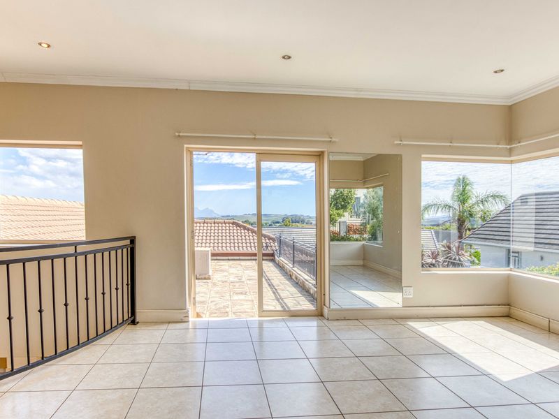 3 Bedroom Family Home with studio flat  in Vredenberg Estate, Somerset West - Photo 4