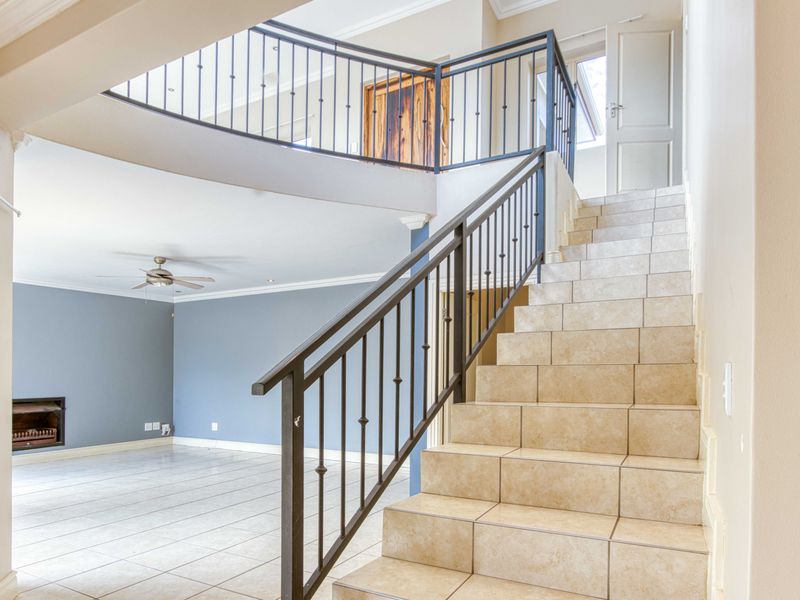 3 Bedroom Family Home with studio flat  in Vredenberg Estate, Somerset West - Photo 9