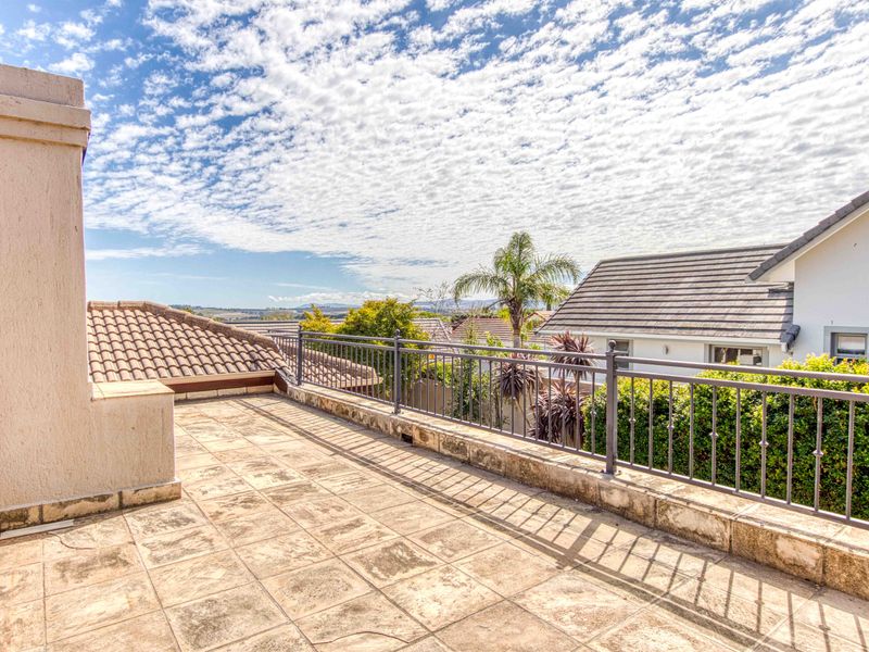 3 Bedroom Family Home with studio flat  in Vredenberg Estate, Somerset West - Photo 7