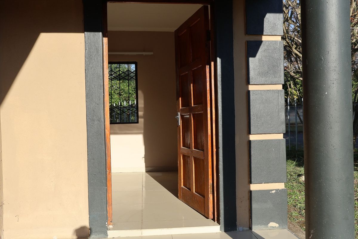 Spacious 8 Bedroom Home with cottage ideal for extended family - Photo 4