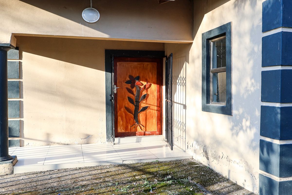 Spacious 8 Bedroom Home with cottage ideal for extended family - Photo 5