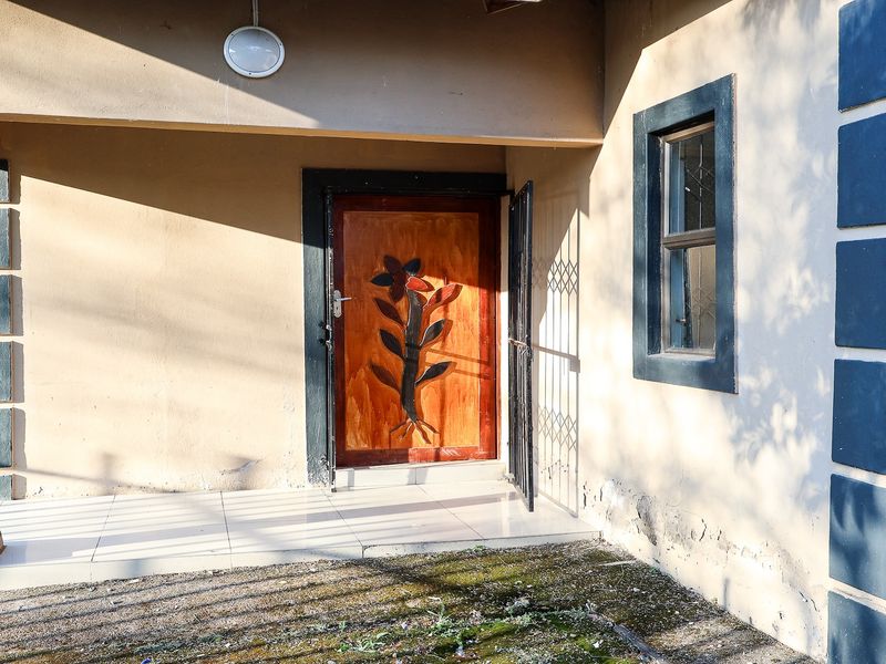 Spacious 8 Bedroom Home with cottage ideal for extended family - Photo 5