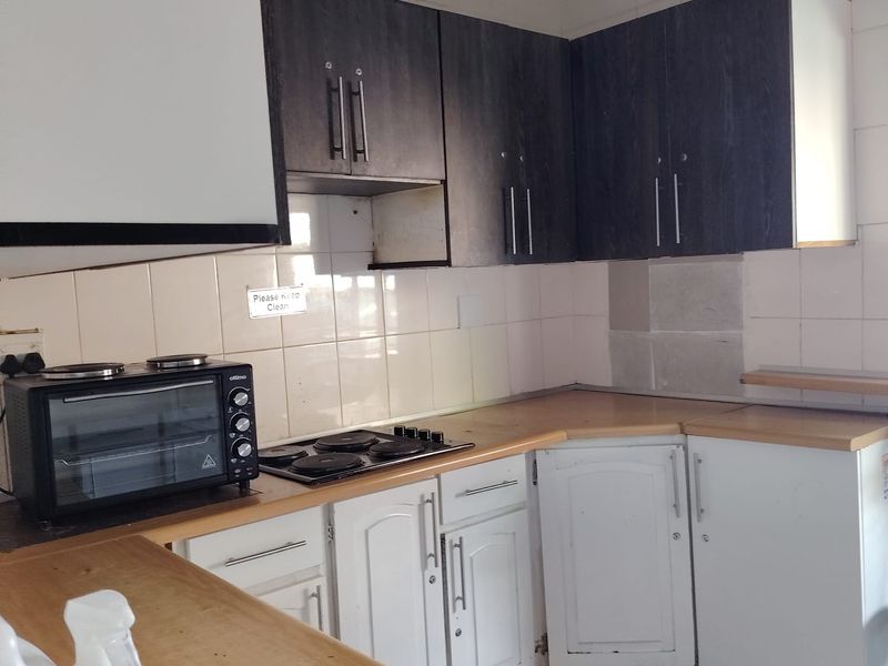 Spacious 8 Bedroom Home with cottage ideal for extended family - Photo 10