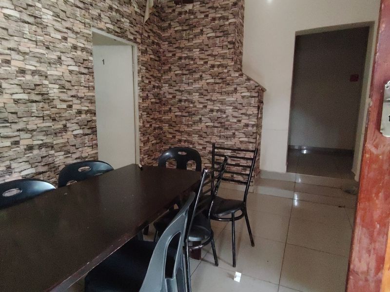 Spacious 8 Bedroom Home with cottage ideal for extended family - Photo 9