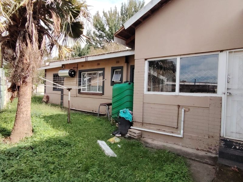 Spacious 8 Bedroom Home with cottage ideal for extended family - Photo 7