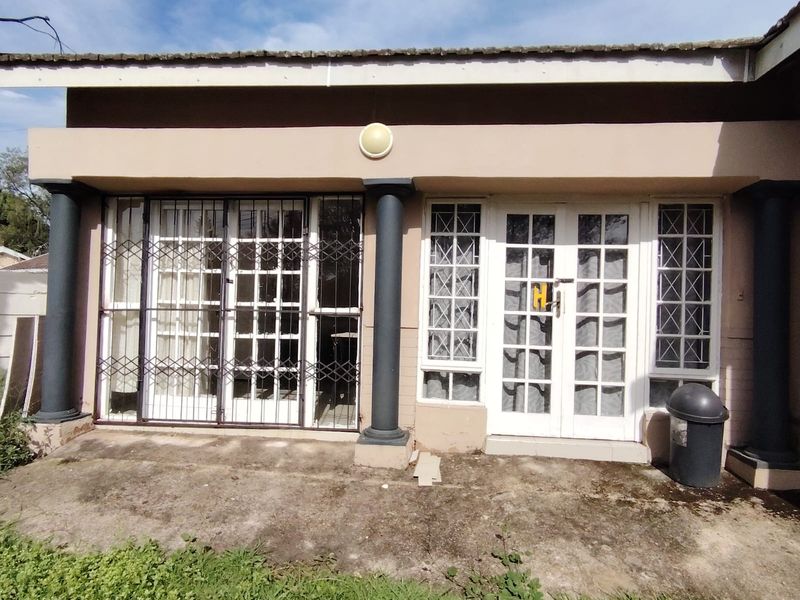 Spacious 8 Bedroom Home with cottage ideal for extended family - Photo 6