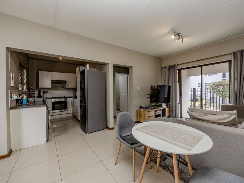 Stunning 2-Bedroom Apartment For Sale in Honeydew Grove, Roodepoort – Your Dream Home Awaits! - Photo 5