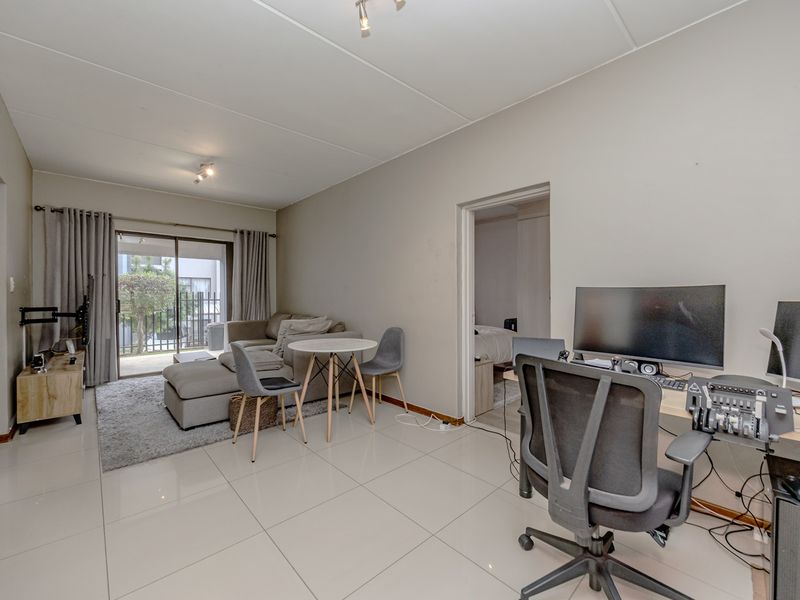 Stunning 2-Bedroom Apartment For Sale in Honeydew Grove, Roodepoort – Your Dream Home Awaits! - Photo 3