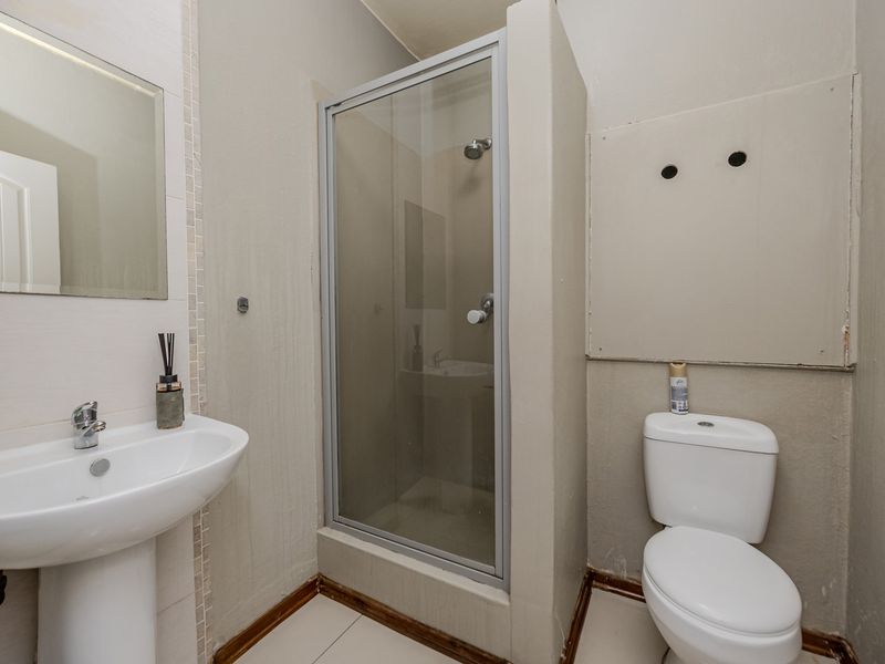 Stunning 2-Bedroom Apartment For Sale in Honeydew Grove, Roodepoort – Your Dream Home Awaits! - Photo 10