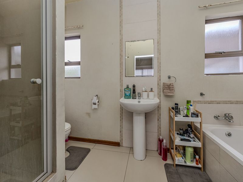 Stunning 2-Bedroom Apartment For Sale in Honeydew Grove, Roodepoort – Your Dream Home Awaits! - Photo 9