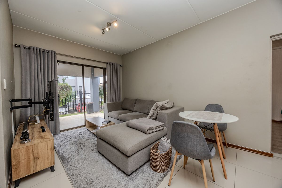 Stunning 2-Bedroom Apartment For Sale in Honeydew Grove, Roodepoort – Your Dream Home Awaits! - Photo 2