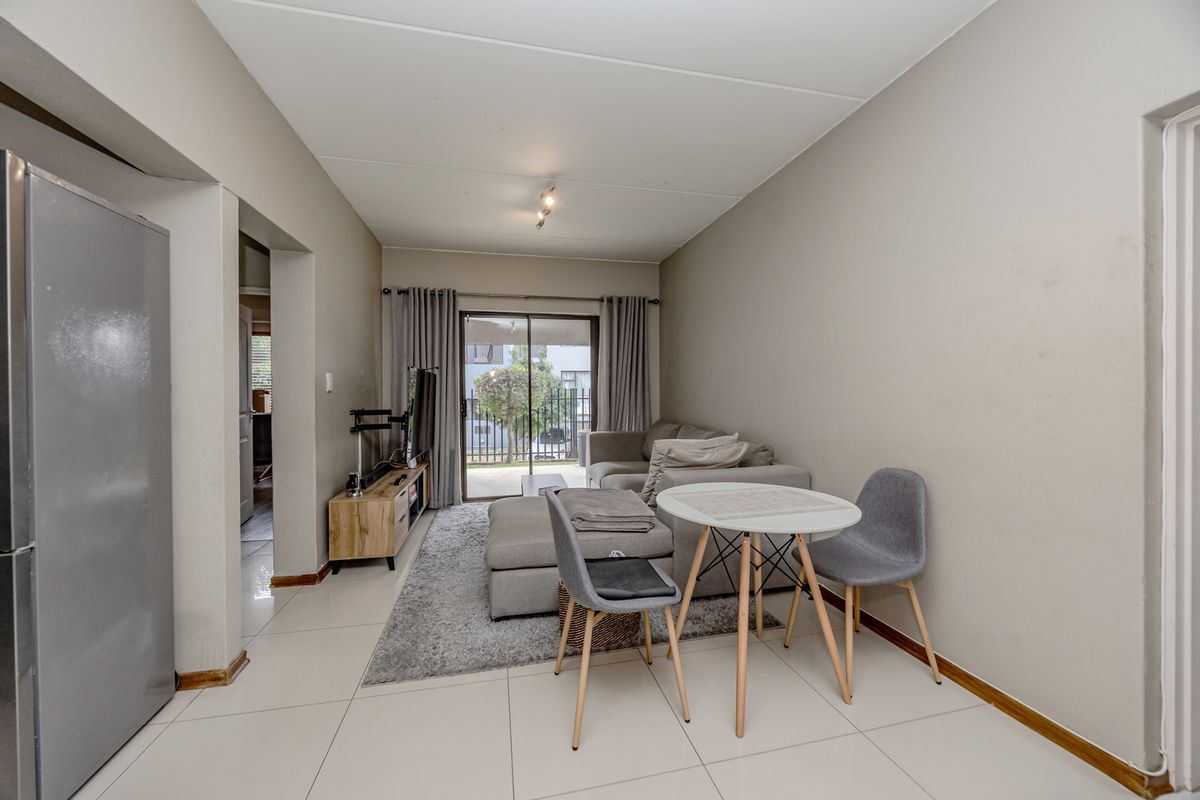 Stunning 2-Bedroom Apartment For Sale in Honeydew Grove, Roodepoort – Your Dream Home Awaits! - Photo 4